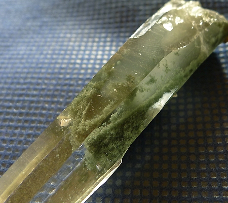 ヒマラヤ水晶原石針金形状内包物021 奇跡のサンピラー水晶
